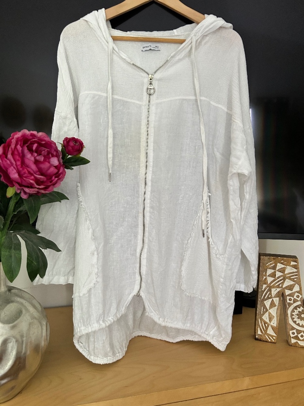 NWOT. White Linen Jacket Made in ITALY W L -XL. GORGEOUS!!